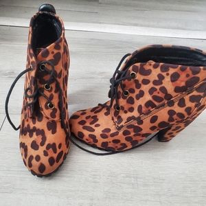 Women's Bamboo leopard lace up boots size 6.5